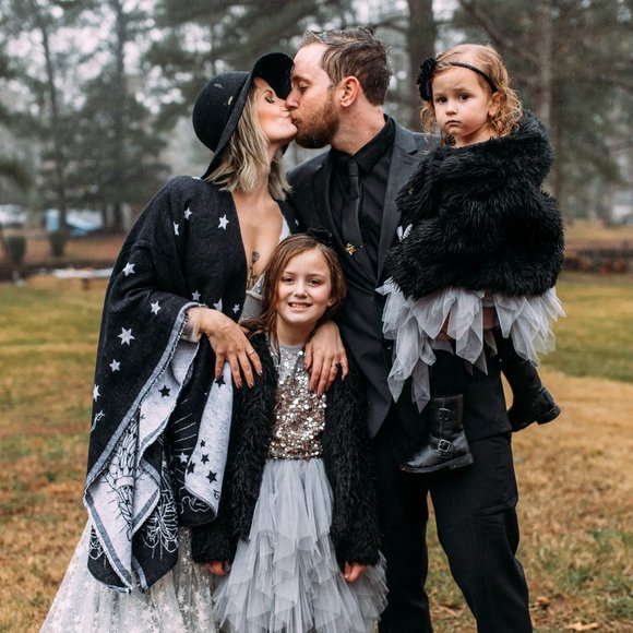 Host Profile : J.J.s Closet / Jessi Johnson 🗣 - Picture 2 of 2